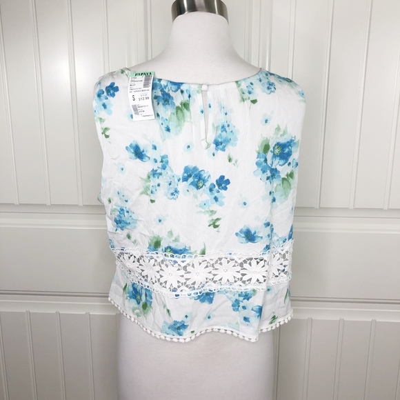 Papaya Clothing Timing White Blue Floral Crop Top - Picture 4 of 5
